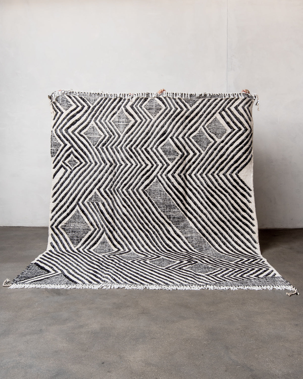 Modern, handcrafted Berber rug from Morocco. Flat-woven Kelim carpet in black and white design. Made of 100% wool.